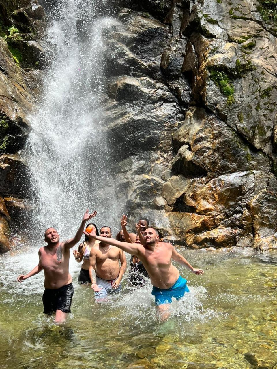 Yolo Hostel Medellin Ngoại thất bức ảnh